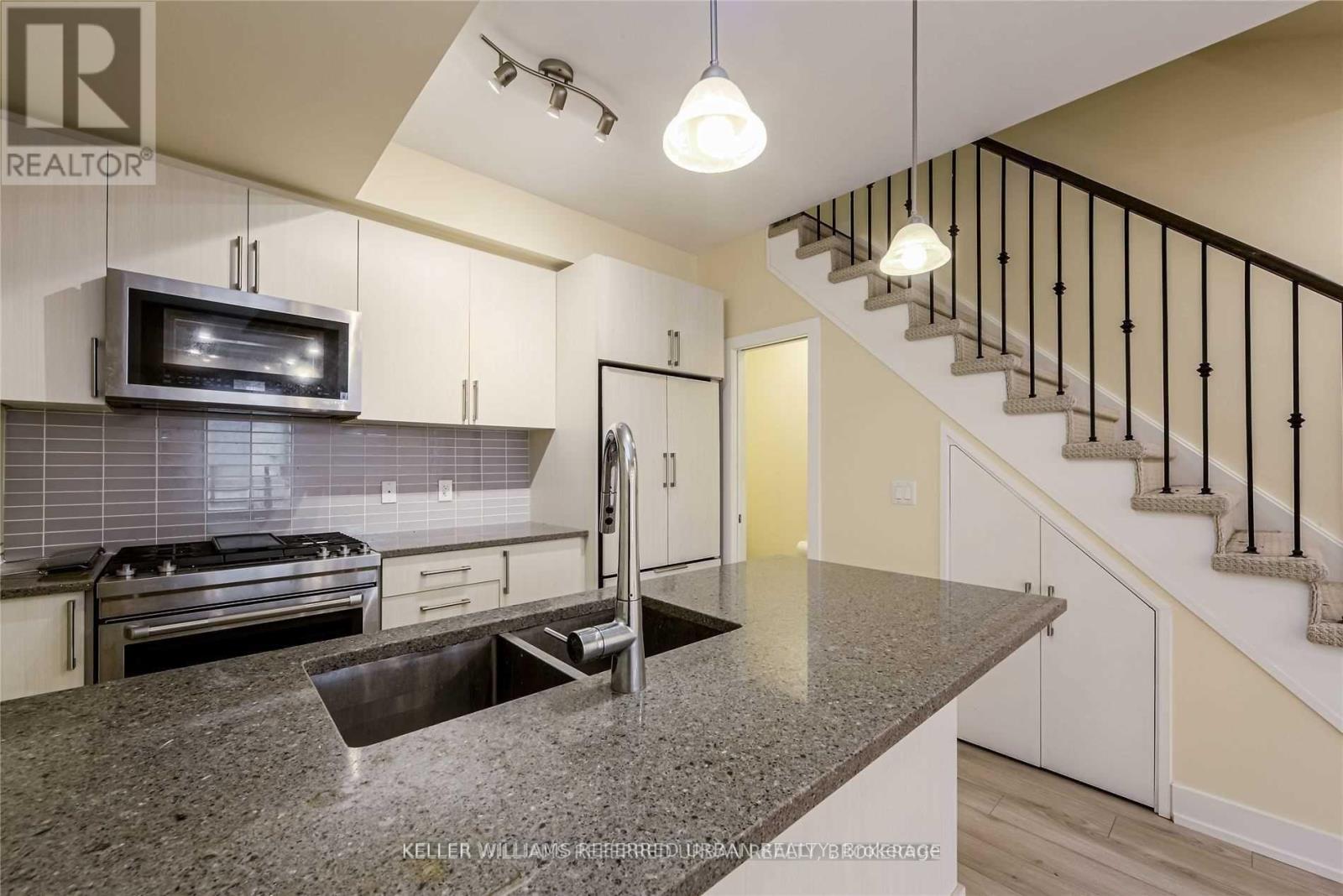 Photo 26 of 37 3 Elsie Lane, Toronto ON