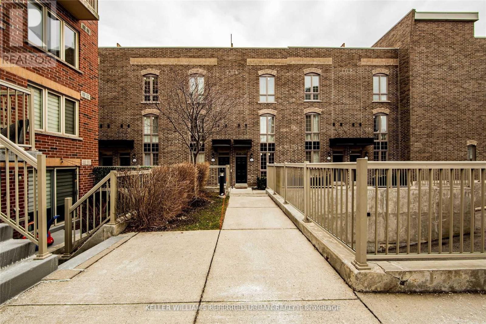 Photo 18 of 37 3 Elsie Lane, Toronto ON