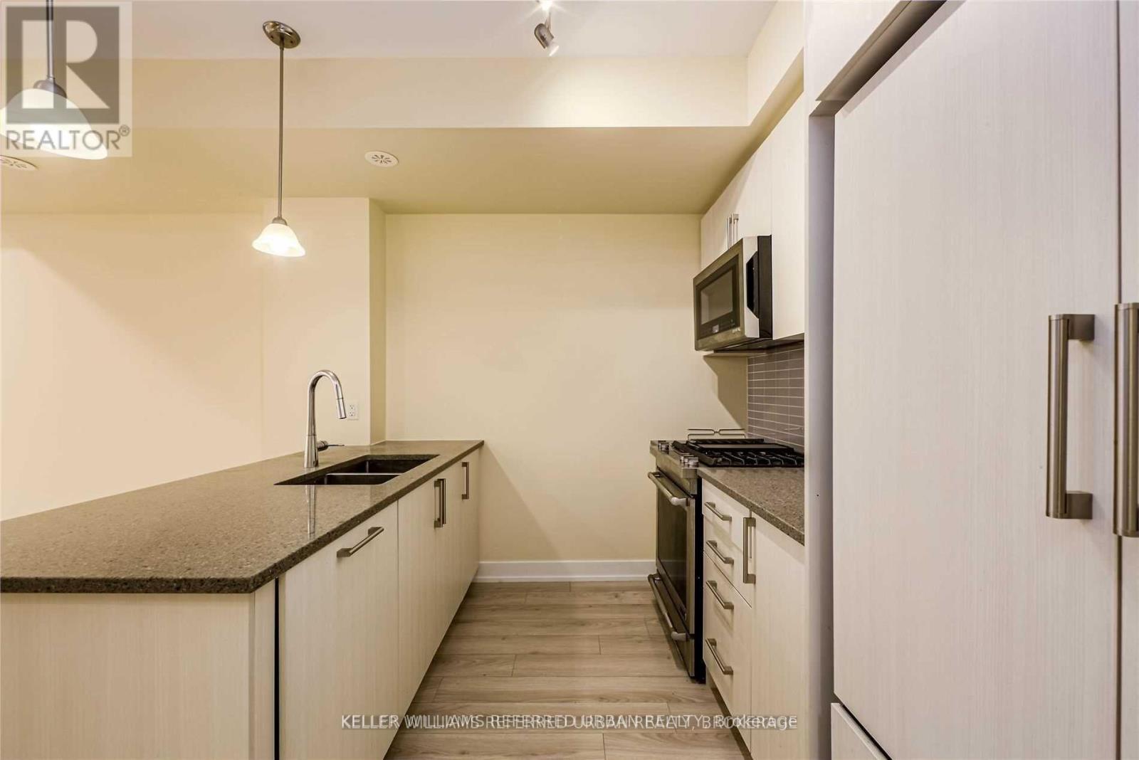 Photo 10 of 37 3 Elsie Lane, Toronto ON