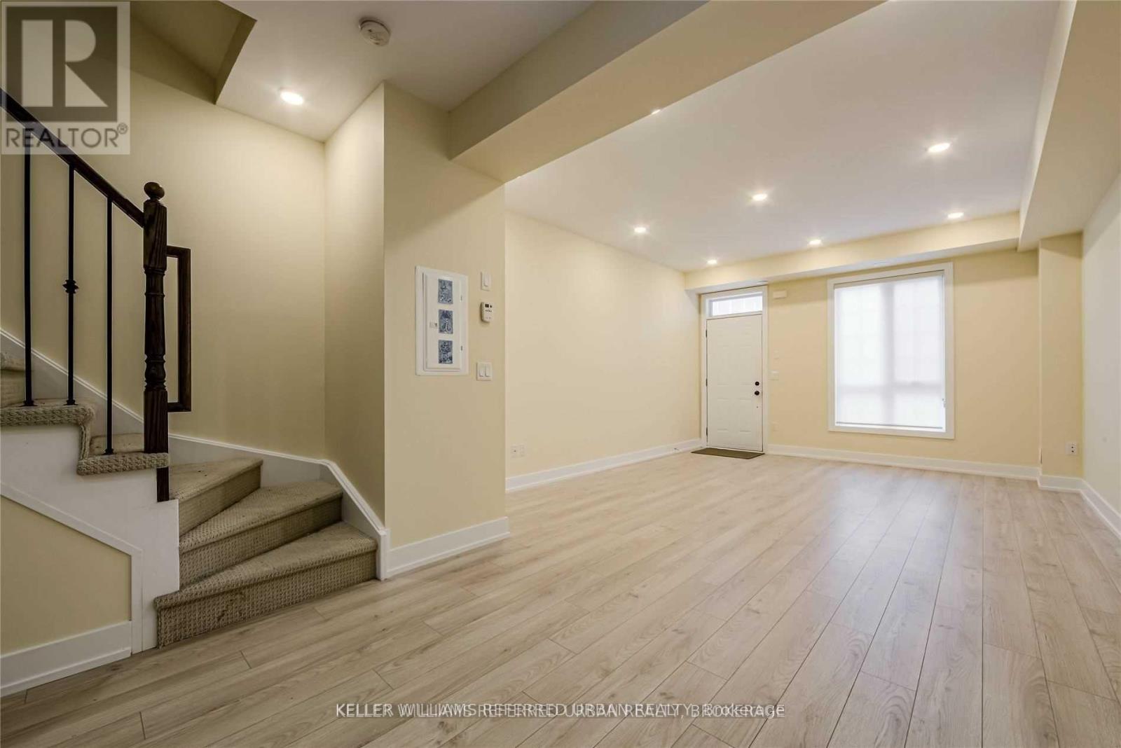 Photo 15 of 37 3 Elsie Lane, Toronto ON