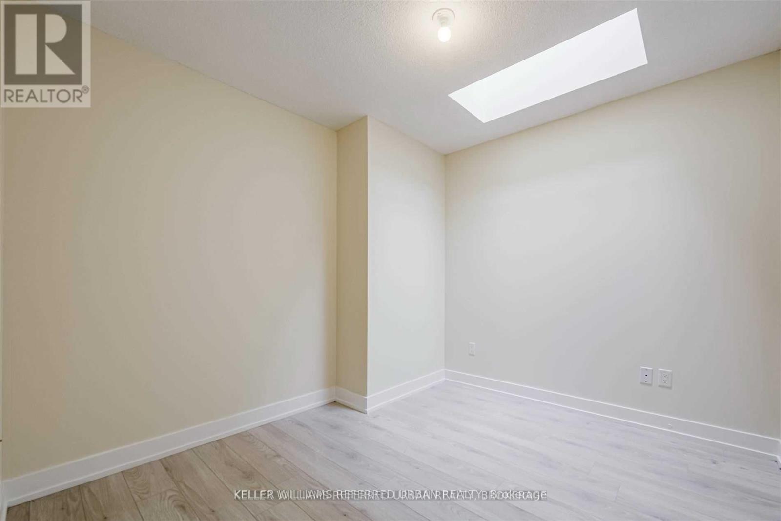 Photo 8 of 37 3 Elsie Lane, Toronto ON
