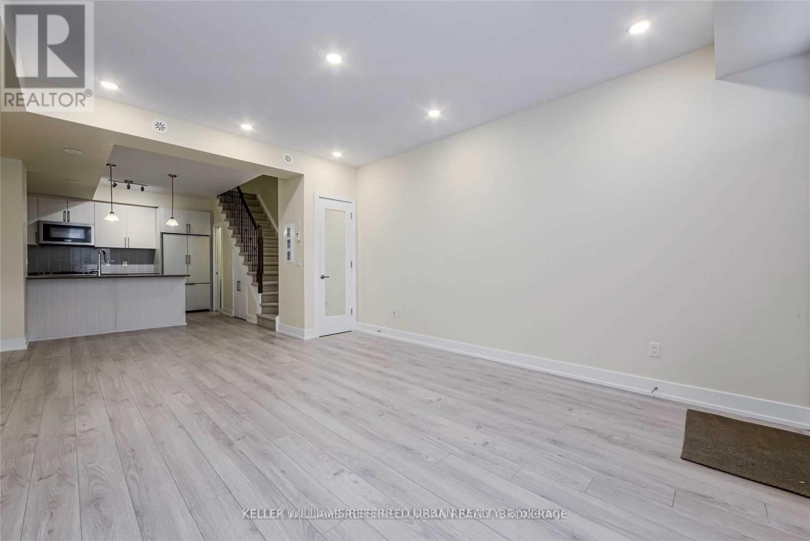 Photo 6 of 37 3 Elsie Lane, Toronto ON
