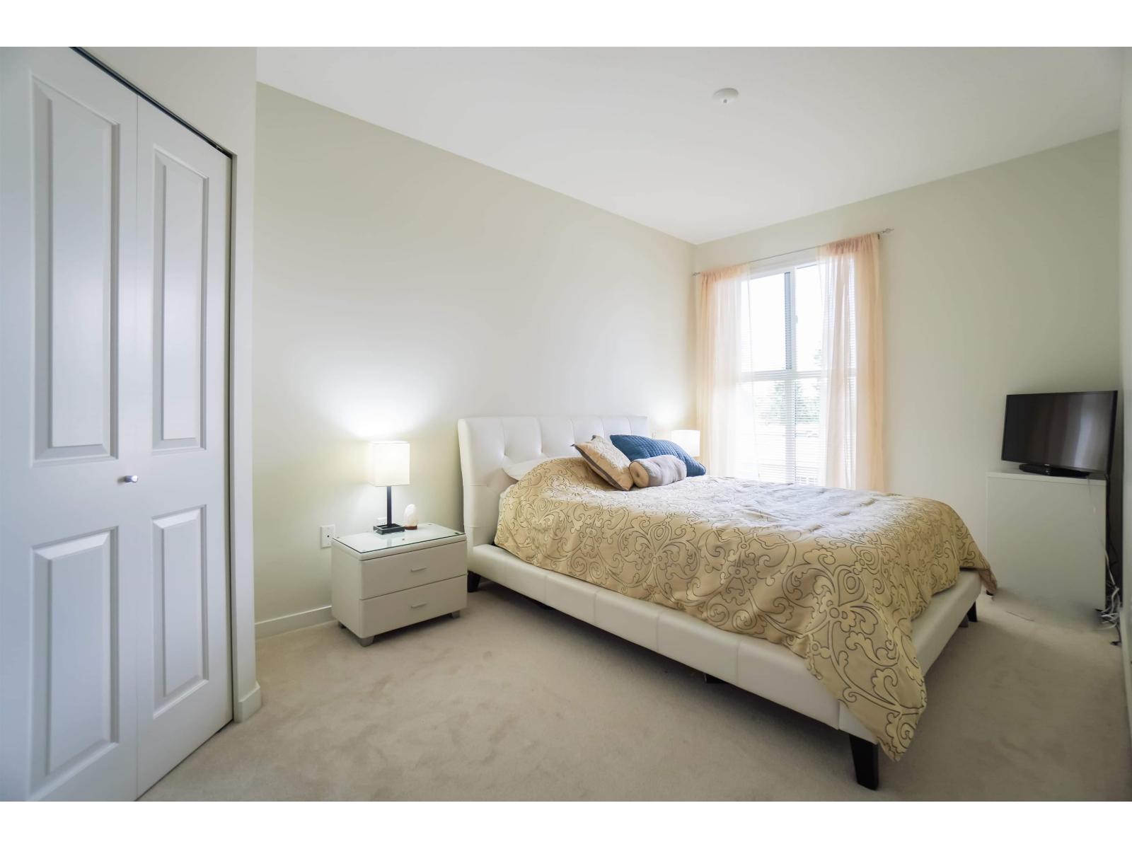 Photo 4 of 405 3323 151 Street, Surrey BC