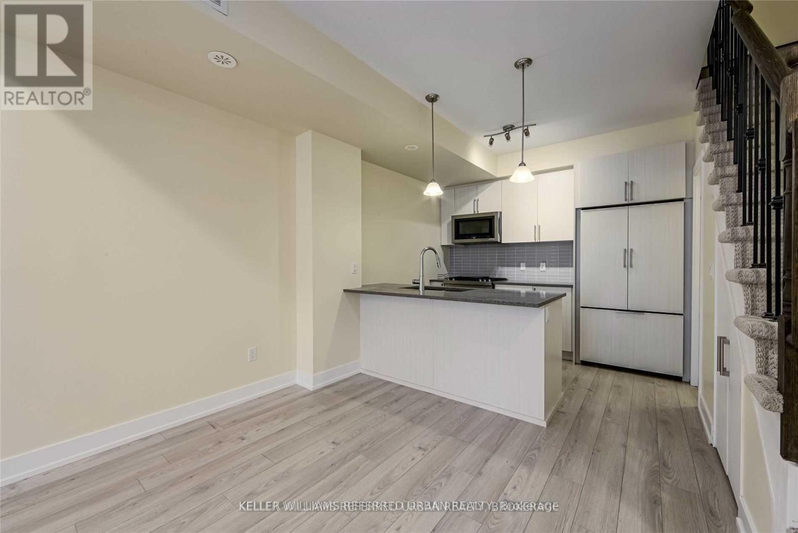 Photo 3 of 37 3 Elsie Lane, Toronto ON