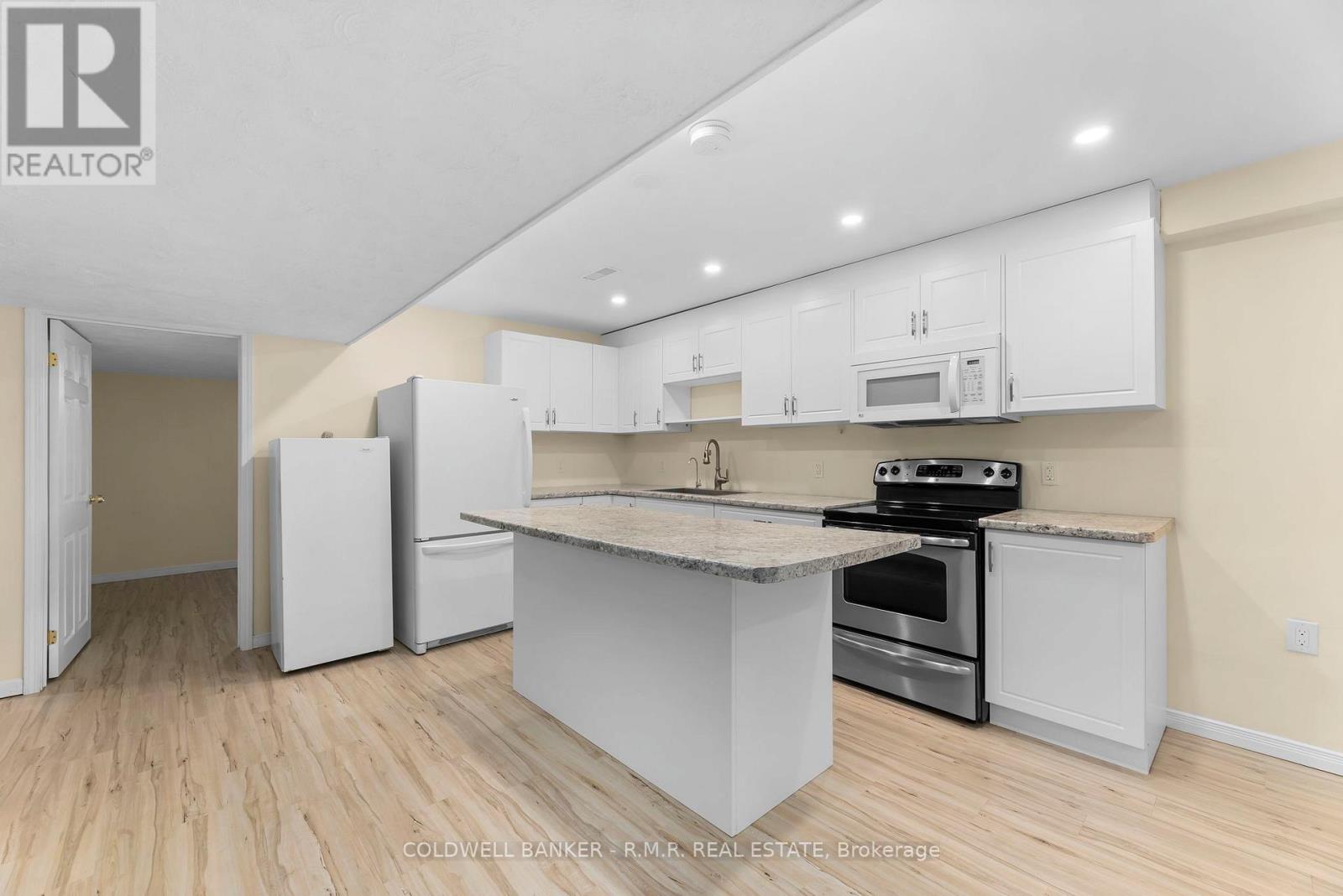 Photo 8 of 550 Angeline Street N, Kawartha Lakes ON