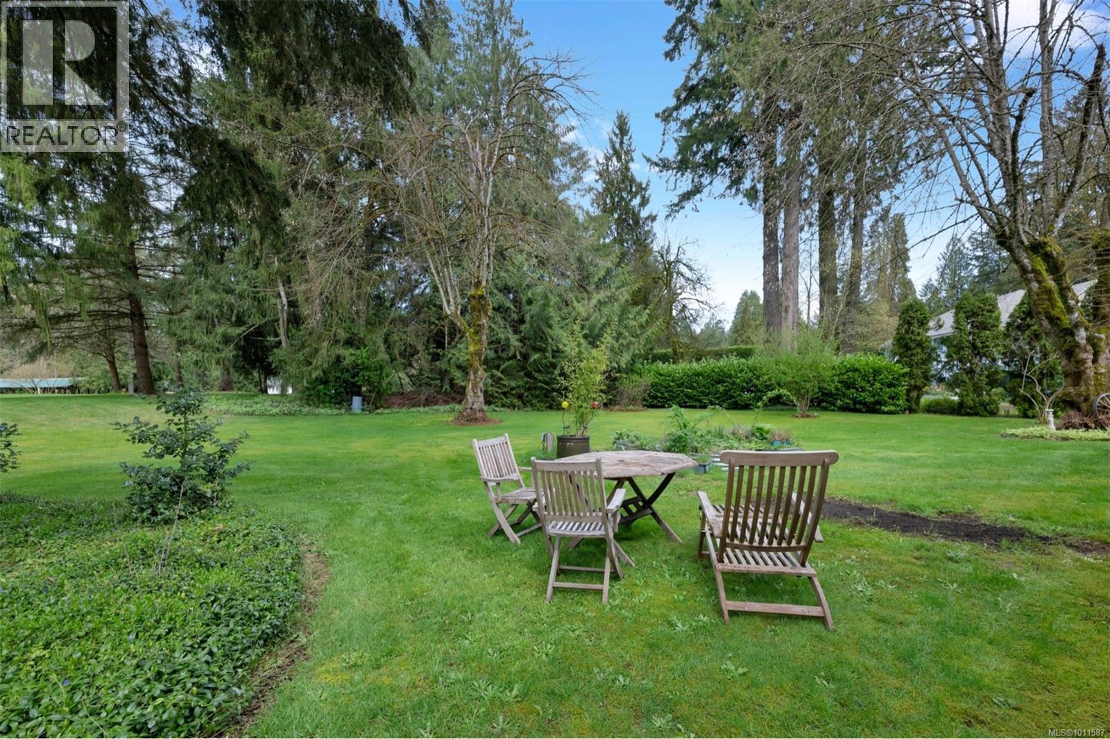 Photo 3 of 4752 Fairbridge Dr, Duncan BC