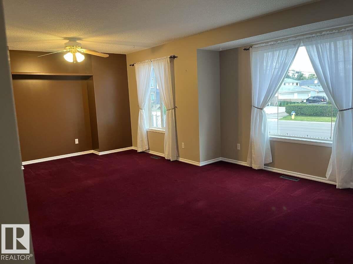 Photo 10 of 15210 103 Av Nw, Edmonton AB