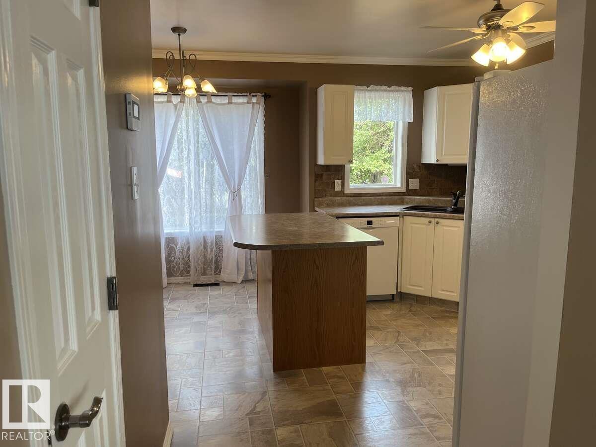 Photo 5 of 15210 103 Av Nw, Edmonton AB