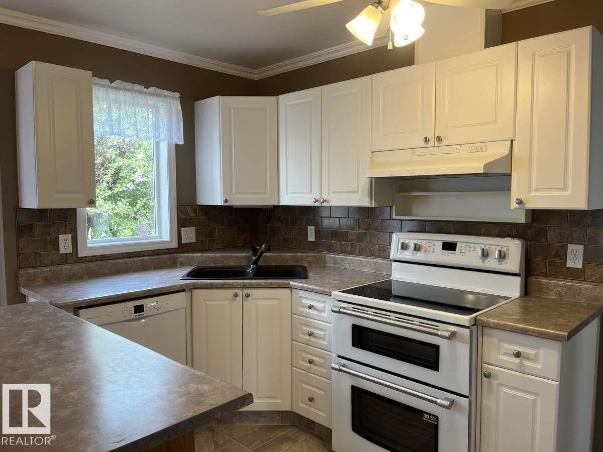 Photo 6 of 15210 103 Av Nw, Edmonton AB