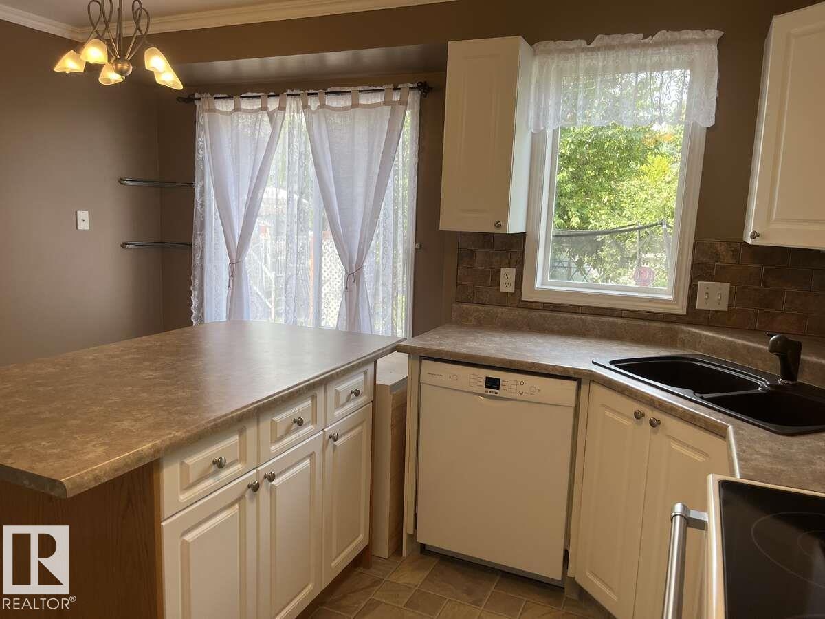 Photo 8 of 15210 103 Av Nw, Edmonton AB