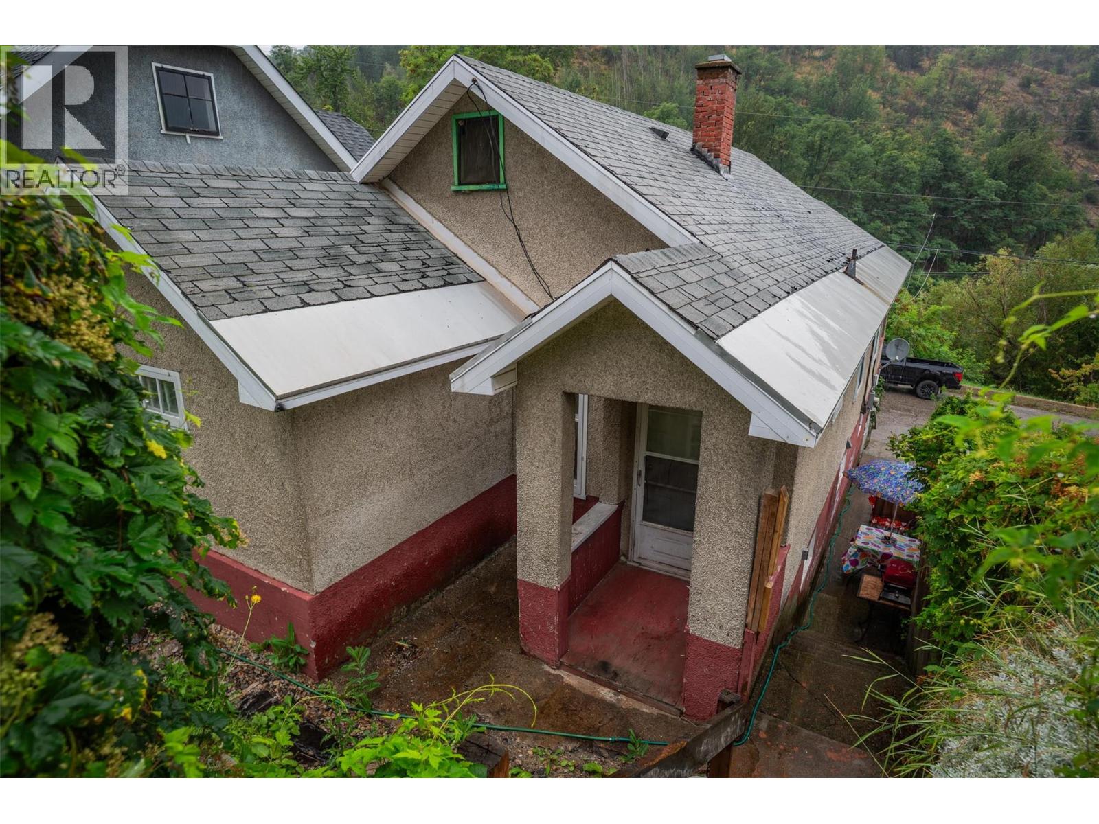 132 Reservoir Road, Trail