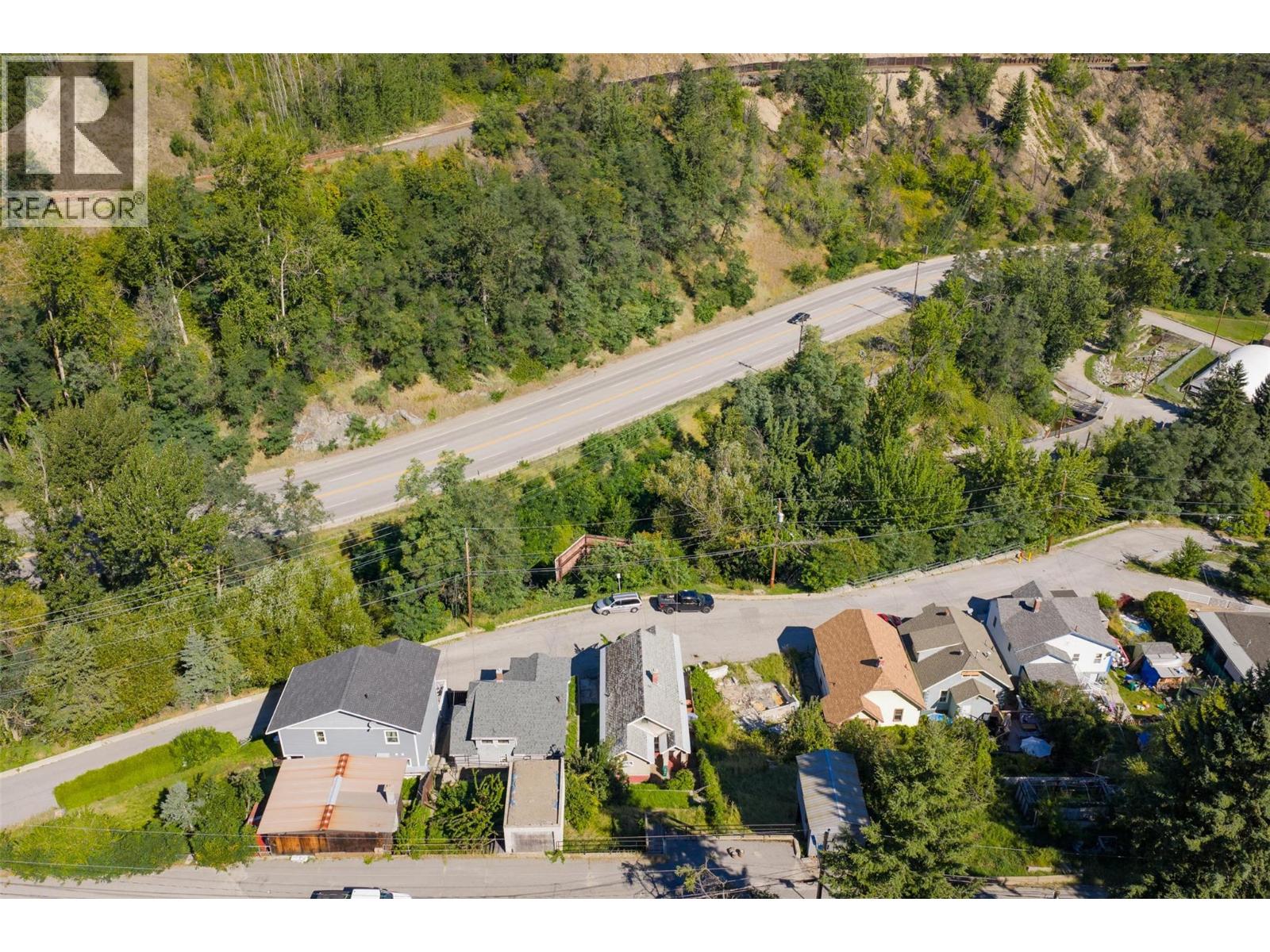 132 Reservoir Road, Trail