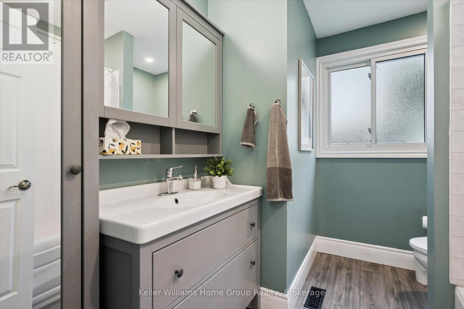 Photo 20 of 37 Victoria Crescent, Centre Wellington ON
