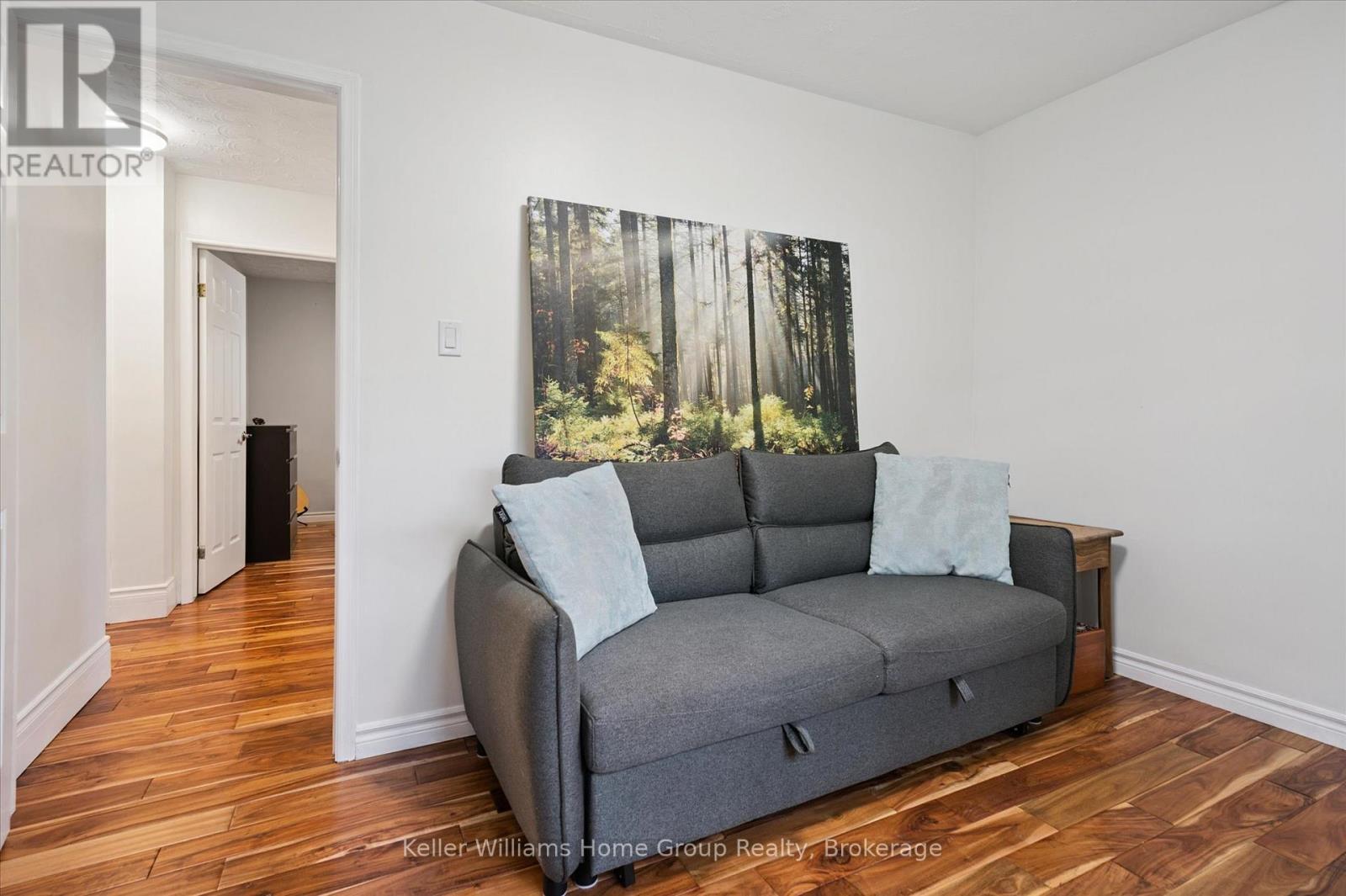 Photo 17 of 37 Victoria Crescent, Centre Wellington ON