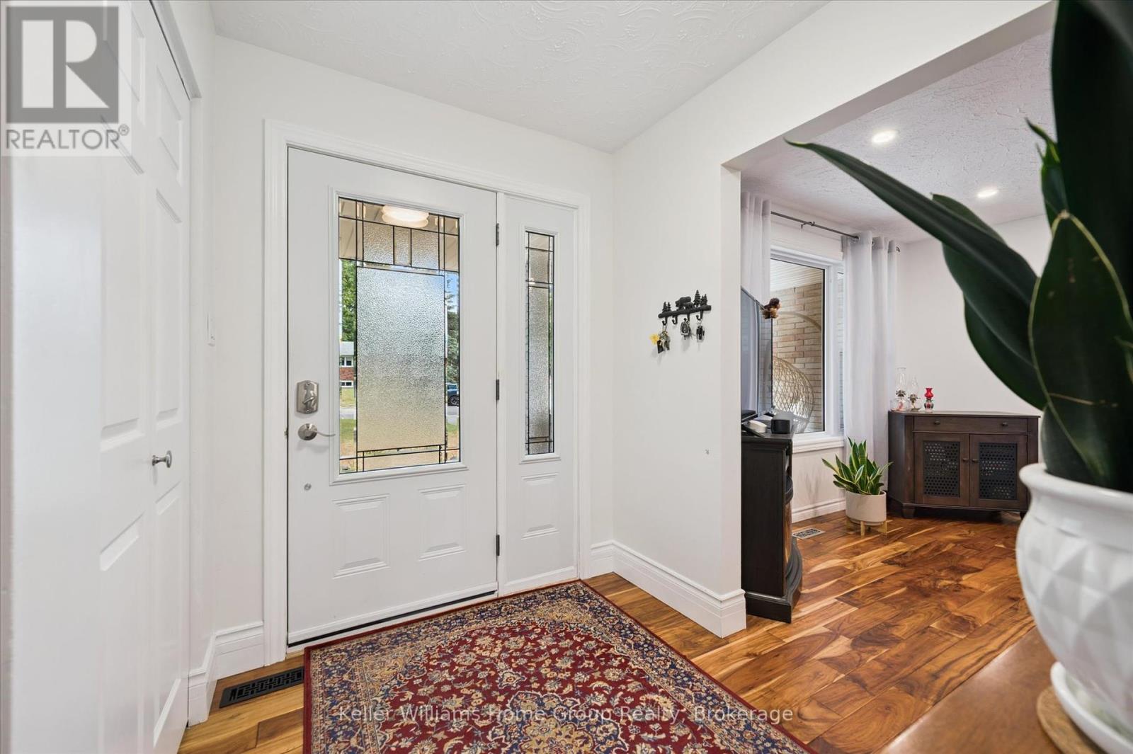 Photo 4 of 37 Victoria Crescent, Centre Wellington ON