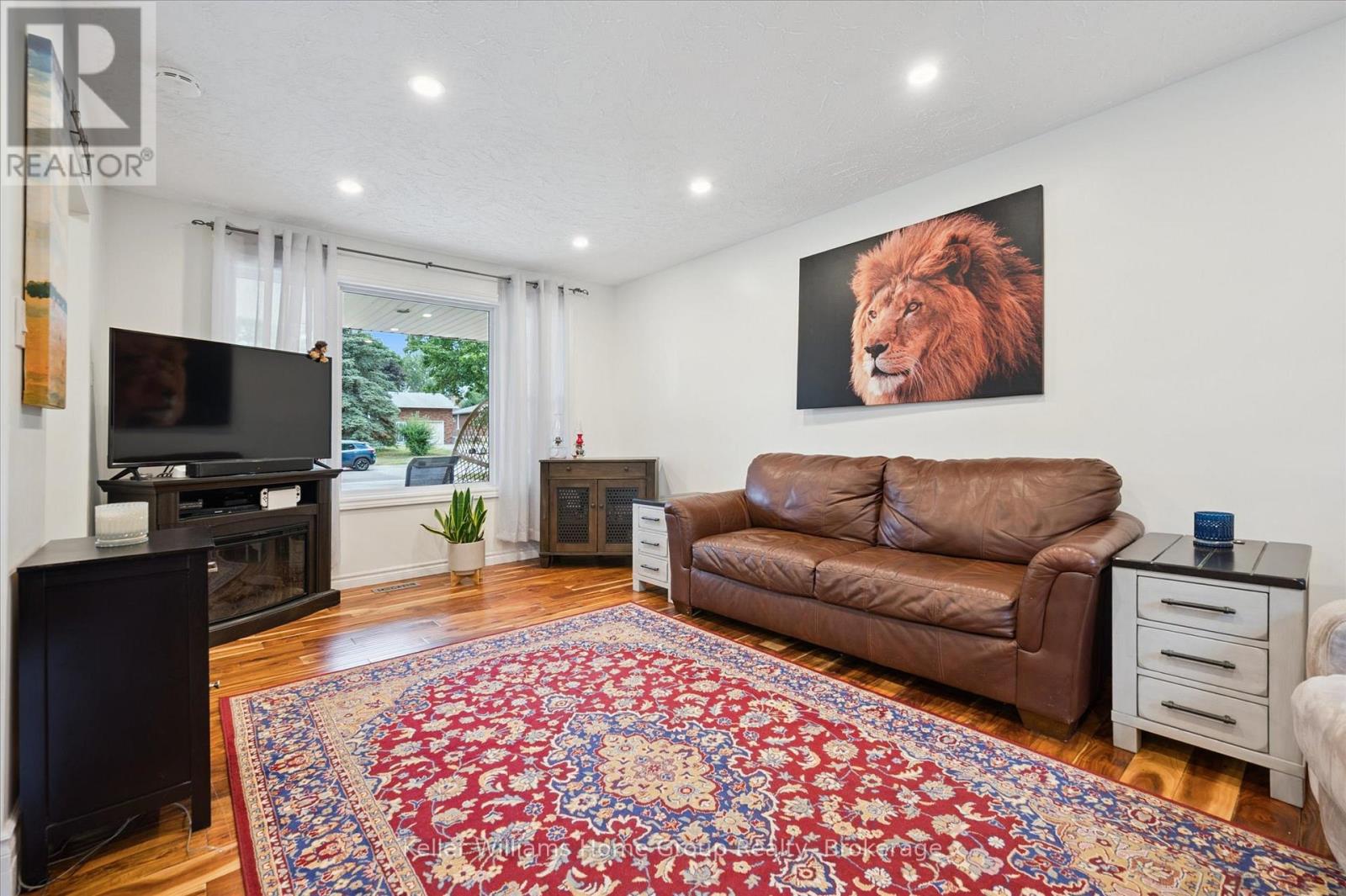 Photo 6 of 37 Victoria Crescent, Centre Wellington ON