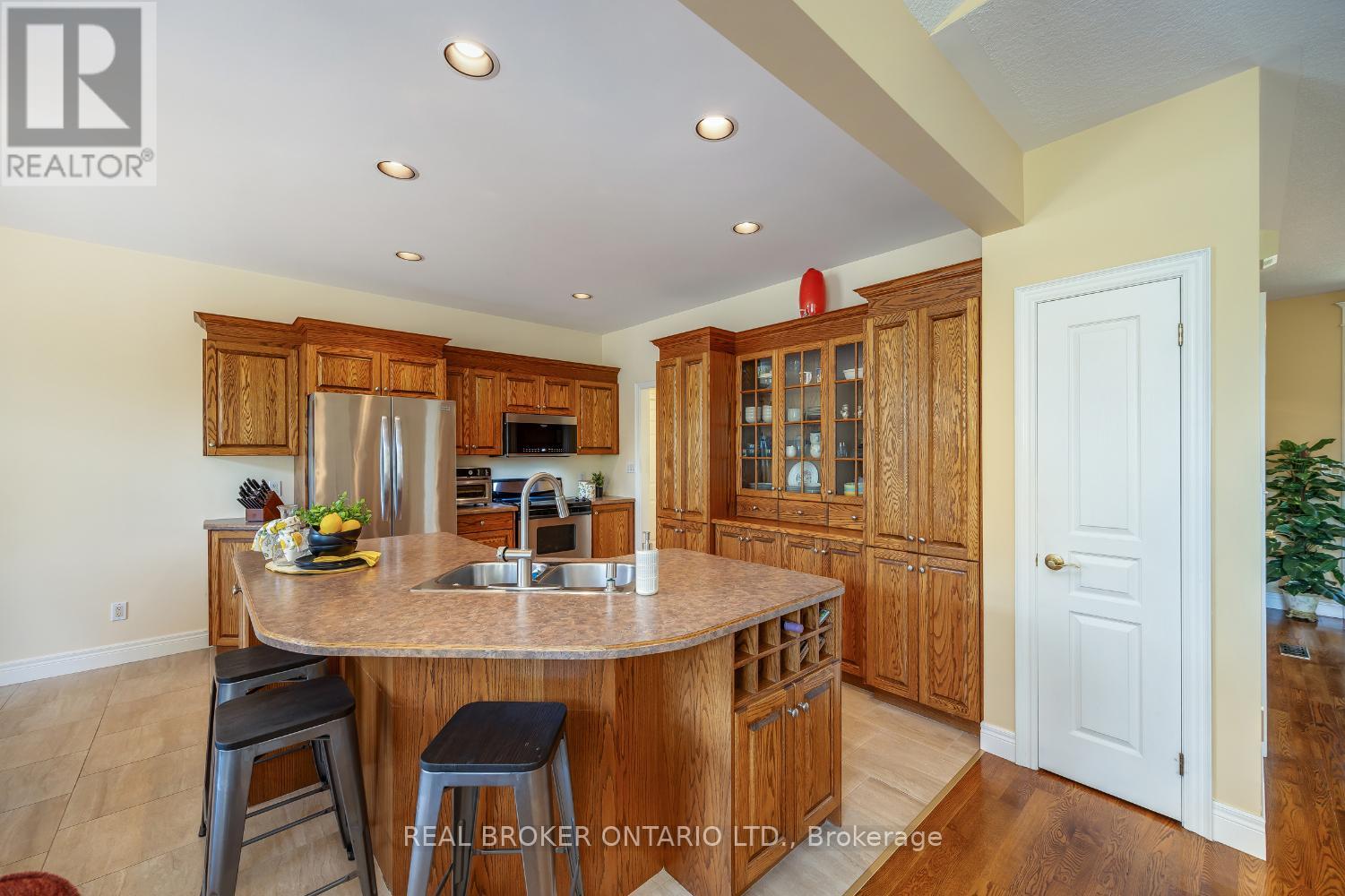 Photo 13 of 7 Virtue Court, Clarington ON