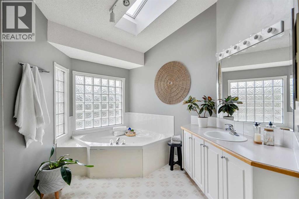 Single Family House for Sale in   Avenue SW Erlton Calgary 