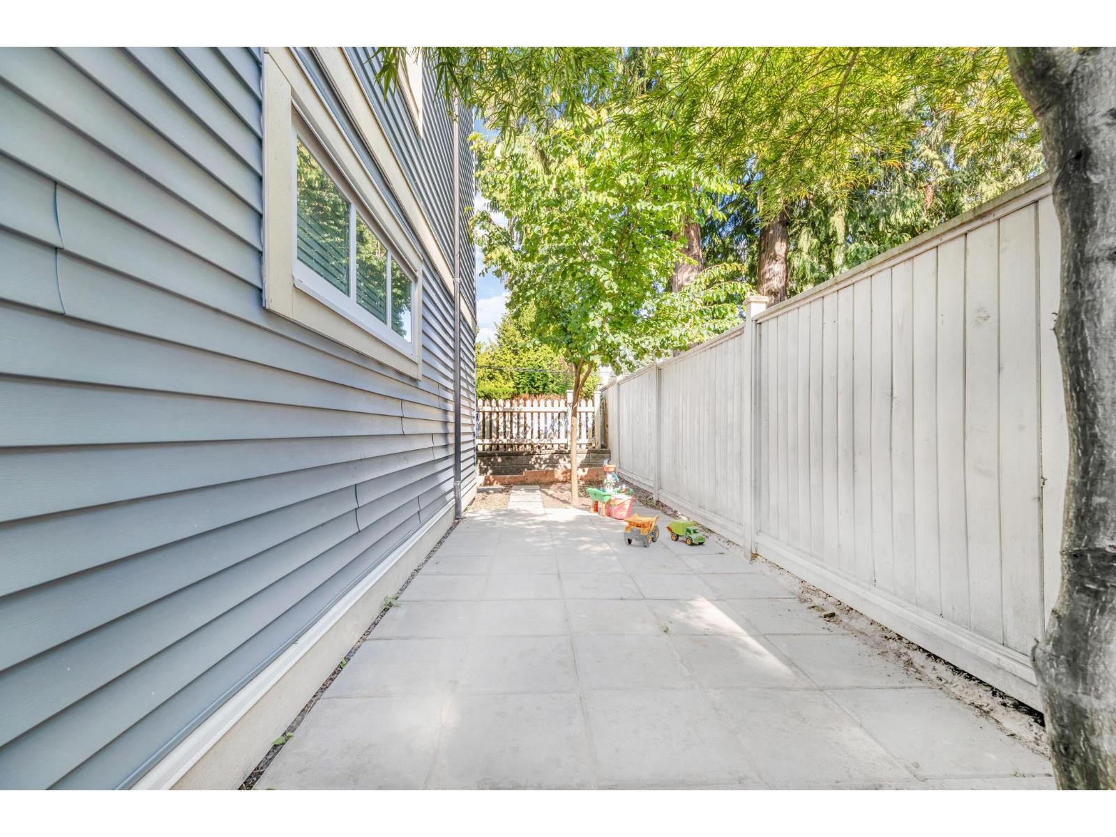 Photo 1 of 12 14388 103 Avenue, Surrey BC