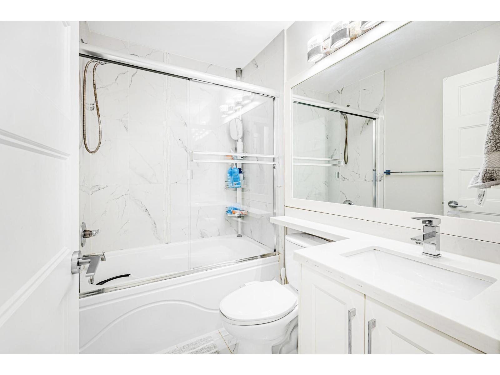 Photo 6 of 12 14388 103 Avenue, Surrey BC