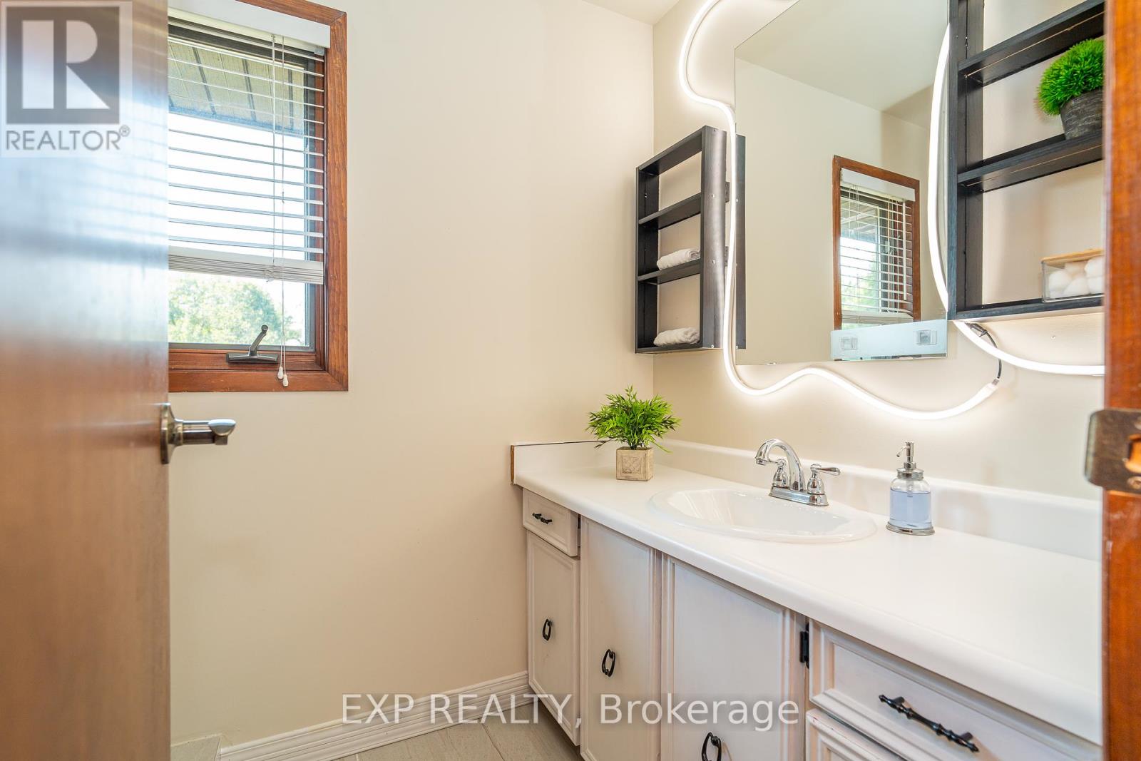 Photo 24 of 1437 Usborne Street, Mcnab Braeside ON