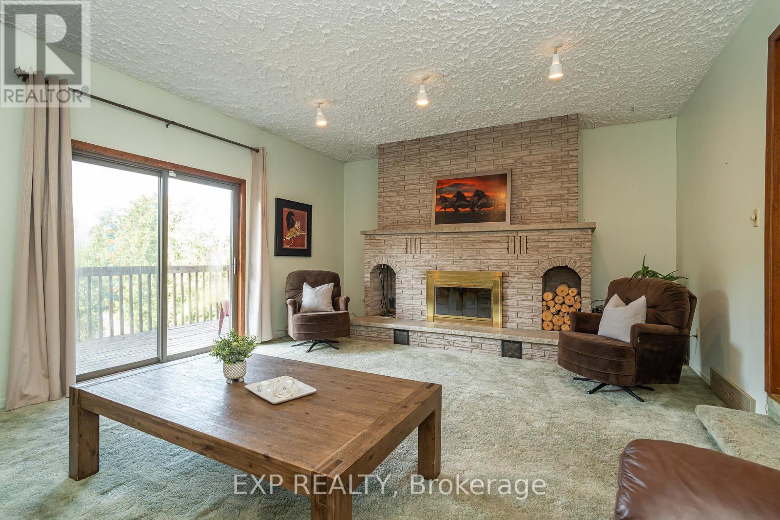 Photo 4 of 1437 Usborne Street, Mcnab Braeside ON