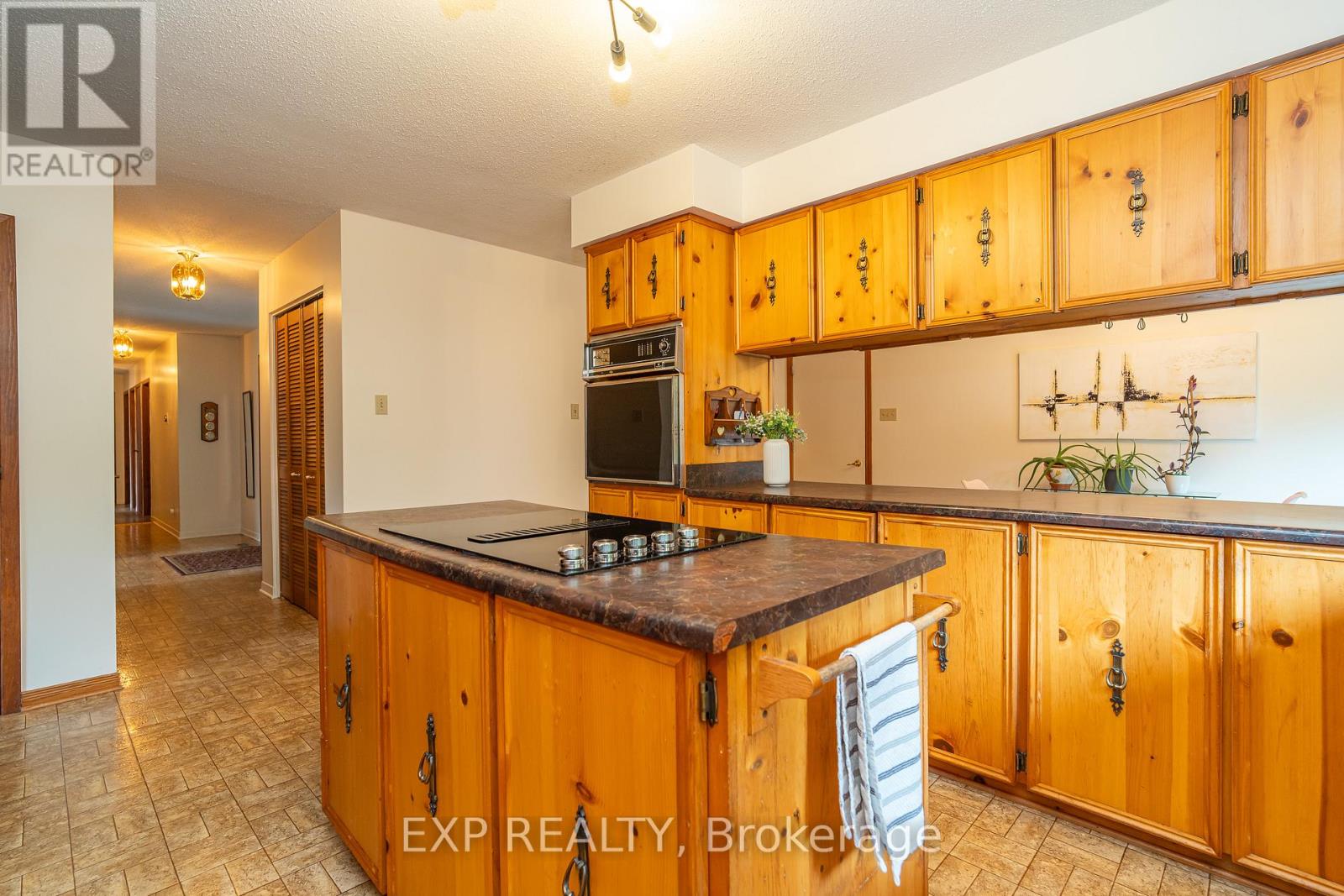 Photo 8 of 1437 Usborne Street, Mcnab Braeside ON
