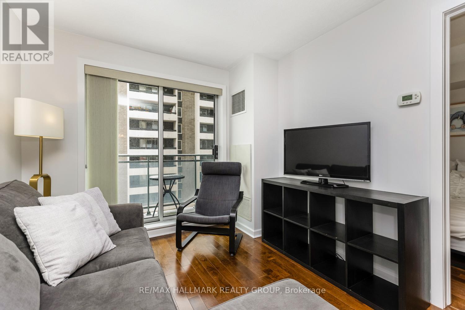 Photo 10 of 502 138 Somerset Street W, Ottawa ON