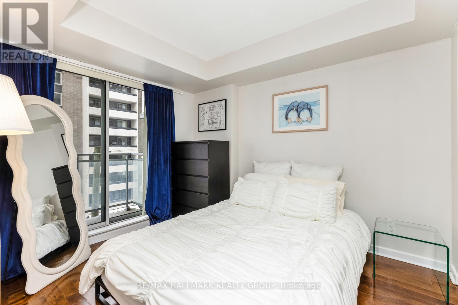 Photo 4 of 502 138 Somerset Street W, Ottawa ON