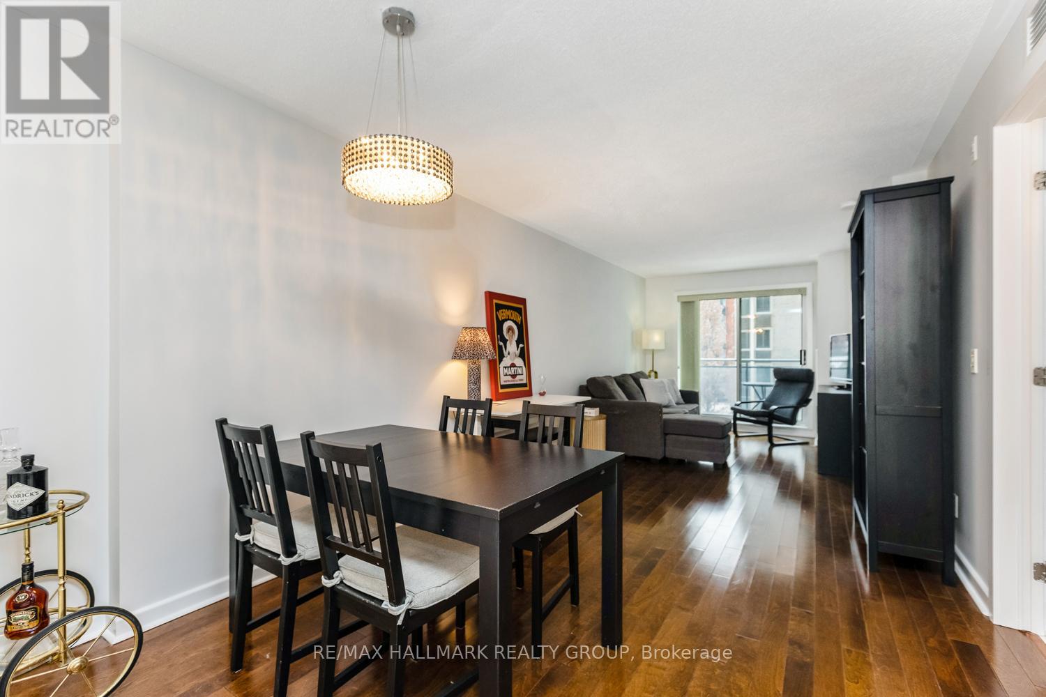 Photo 11 of 502 138 Somerset Street W, Ottawa ON