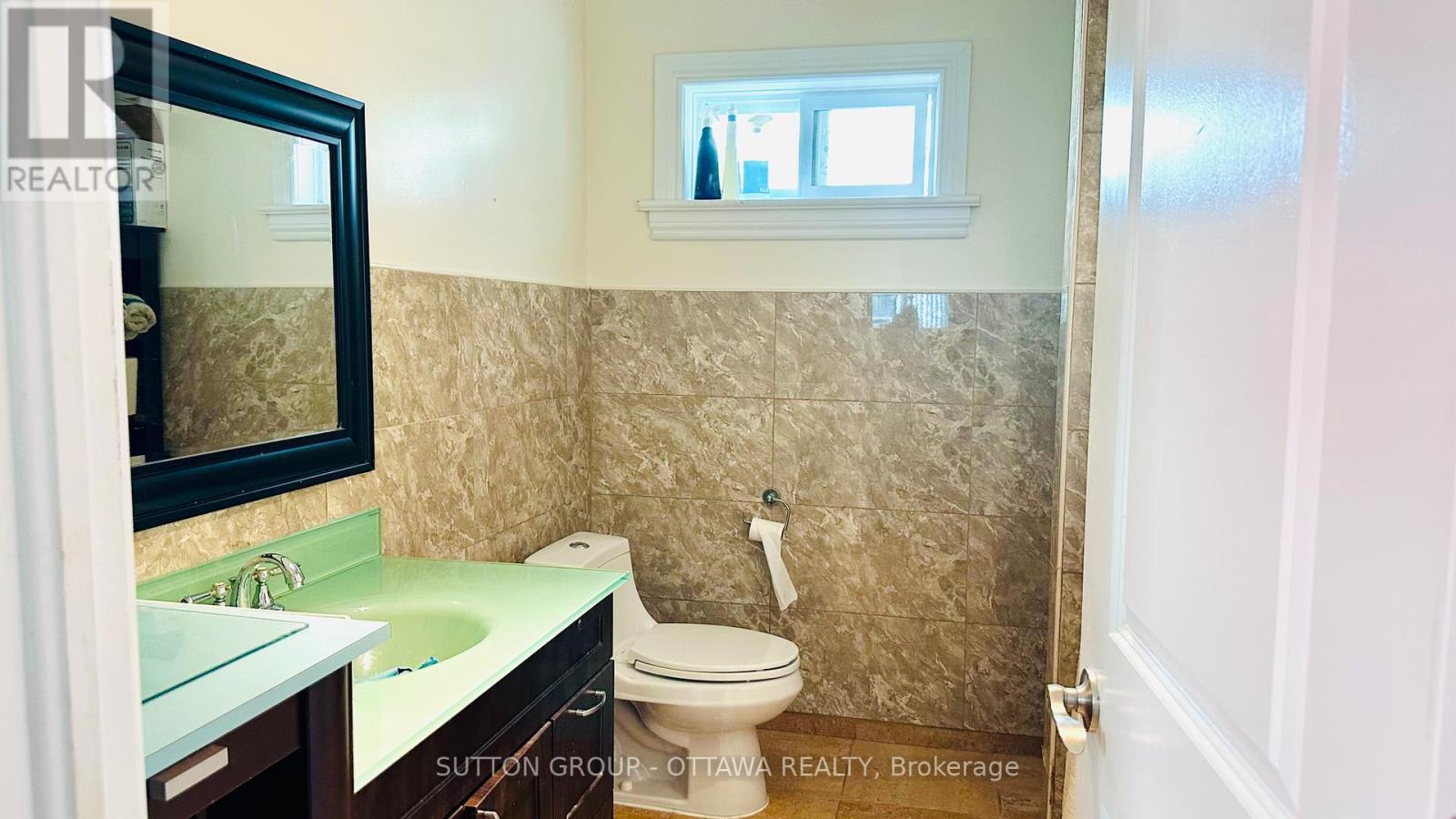 Photo 21 of 139 Eccles Street, Ottawa ON