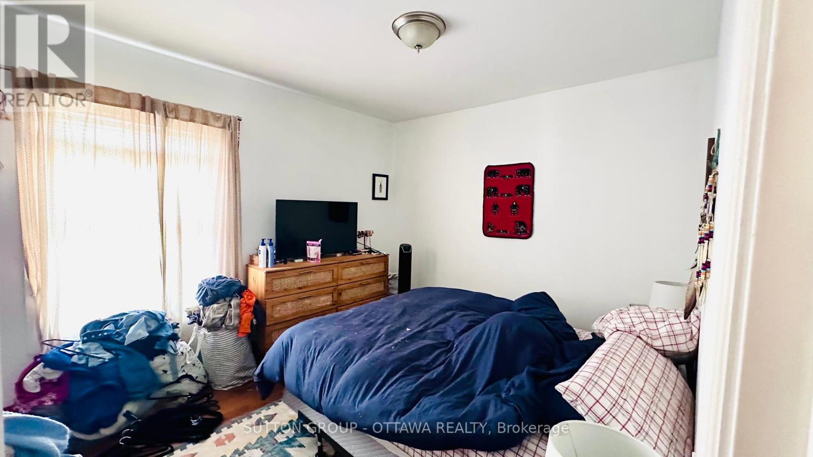 Photo 5 of 139 Eccles Street, Ottawa ON