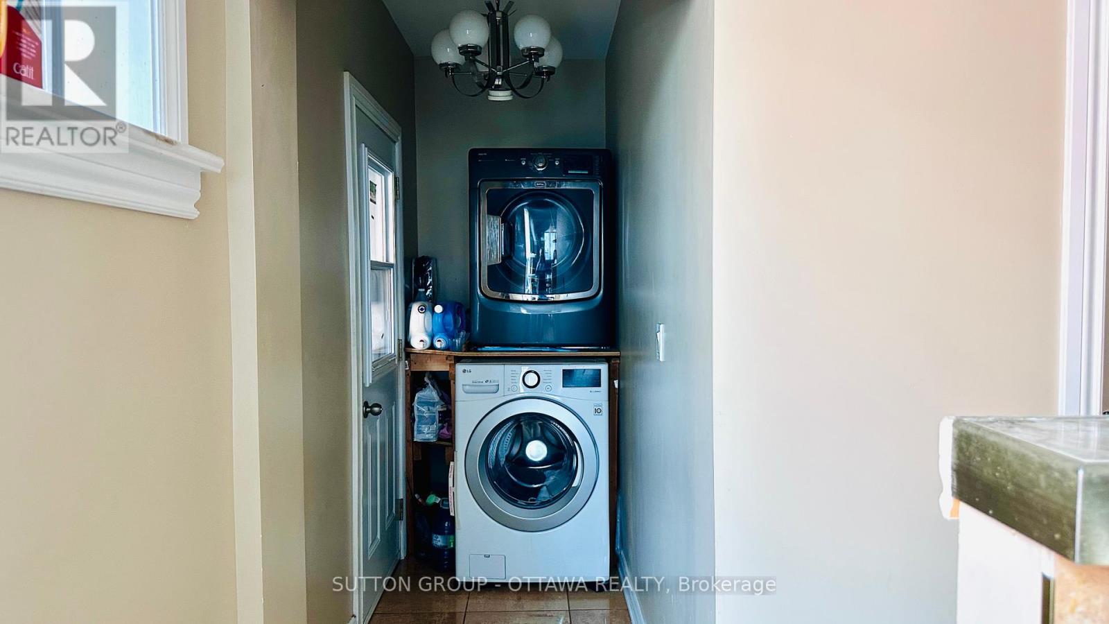 Photo 11 of 139 Eccles Street, Ottawa ON