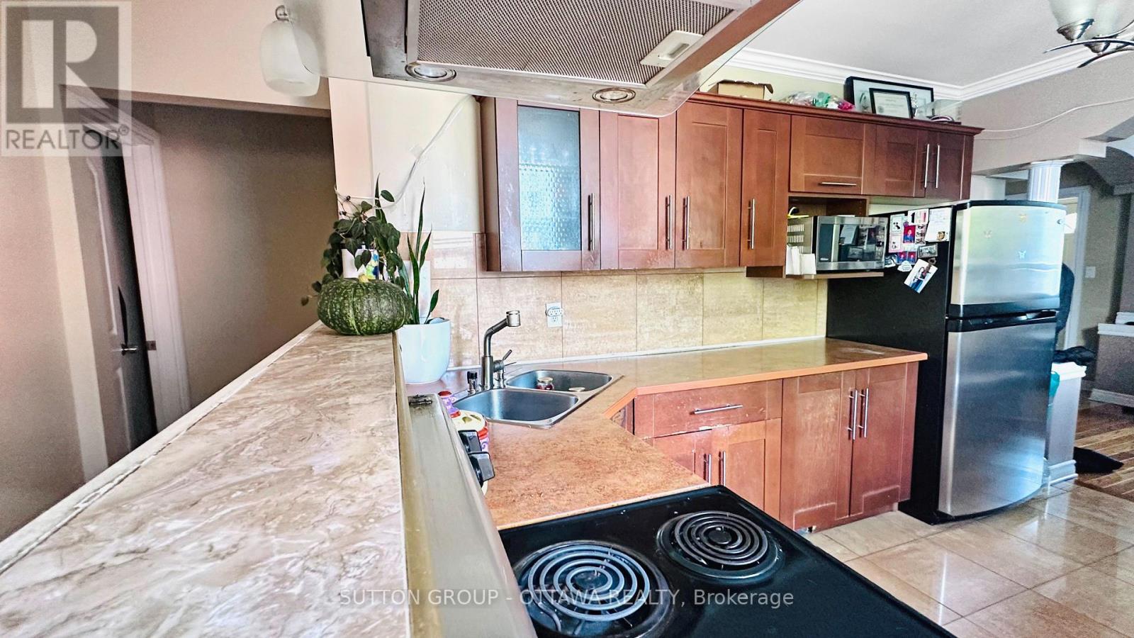 Photo 6 of 139 Eccles Street, Ottawa ON