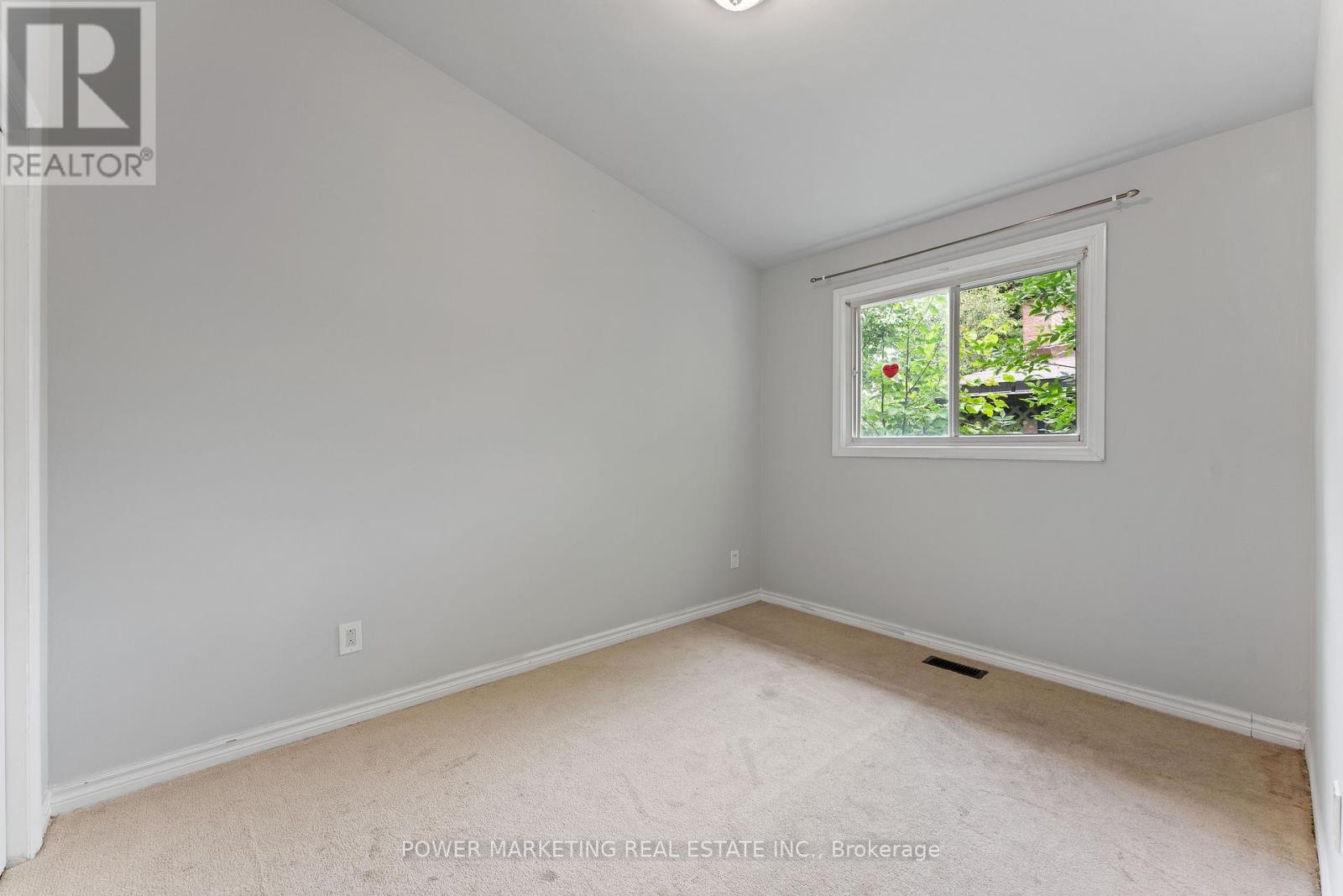 Photo 10 of 935 Goren Avenue, Ottawa ON