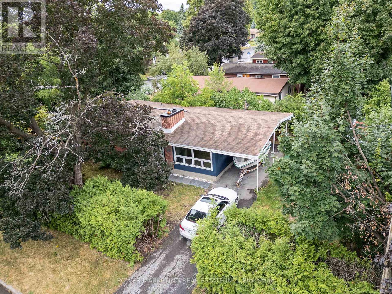 Photo 4 of 935 Goren Avenue, Ottawa ON