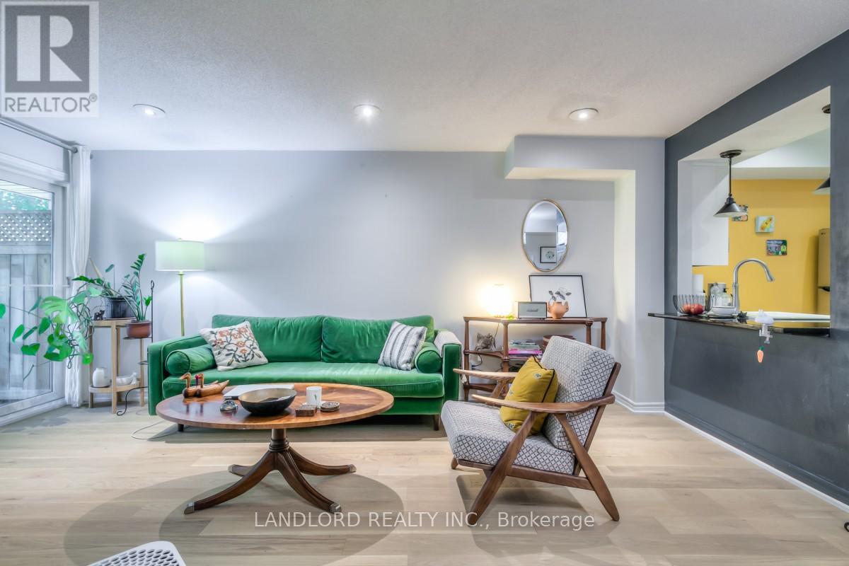 Photo 2 of Th 16 232 George Street, Toronto ON
