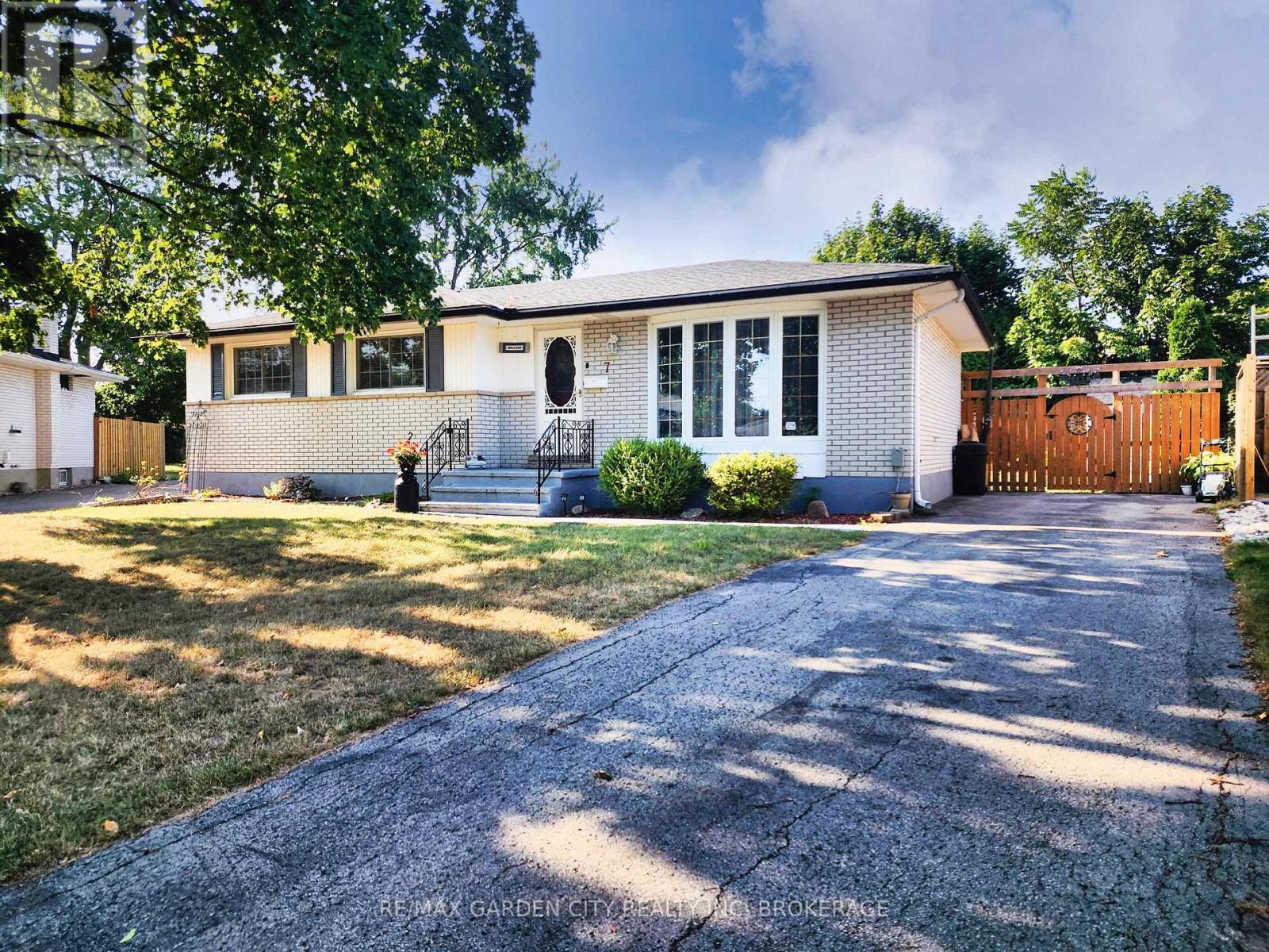 Photo 11 of 7 Chapman Court, St Catharines ON