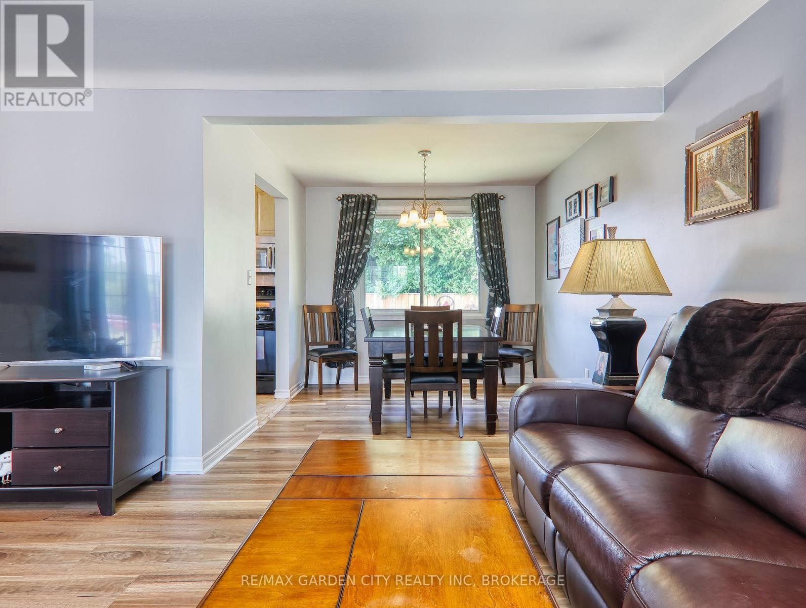 Photo 4 of 7 Chapman Court, St Catharines ON