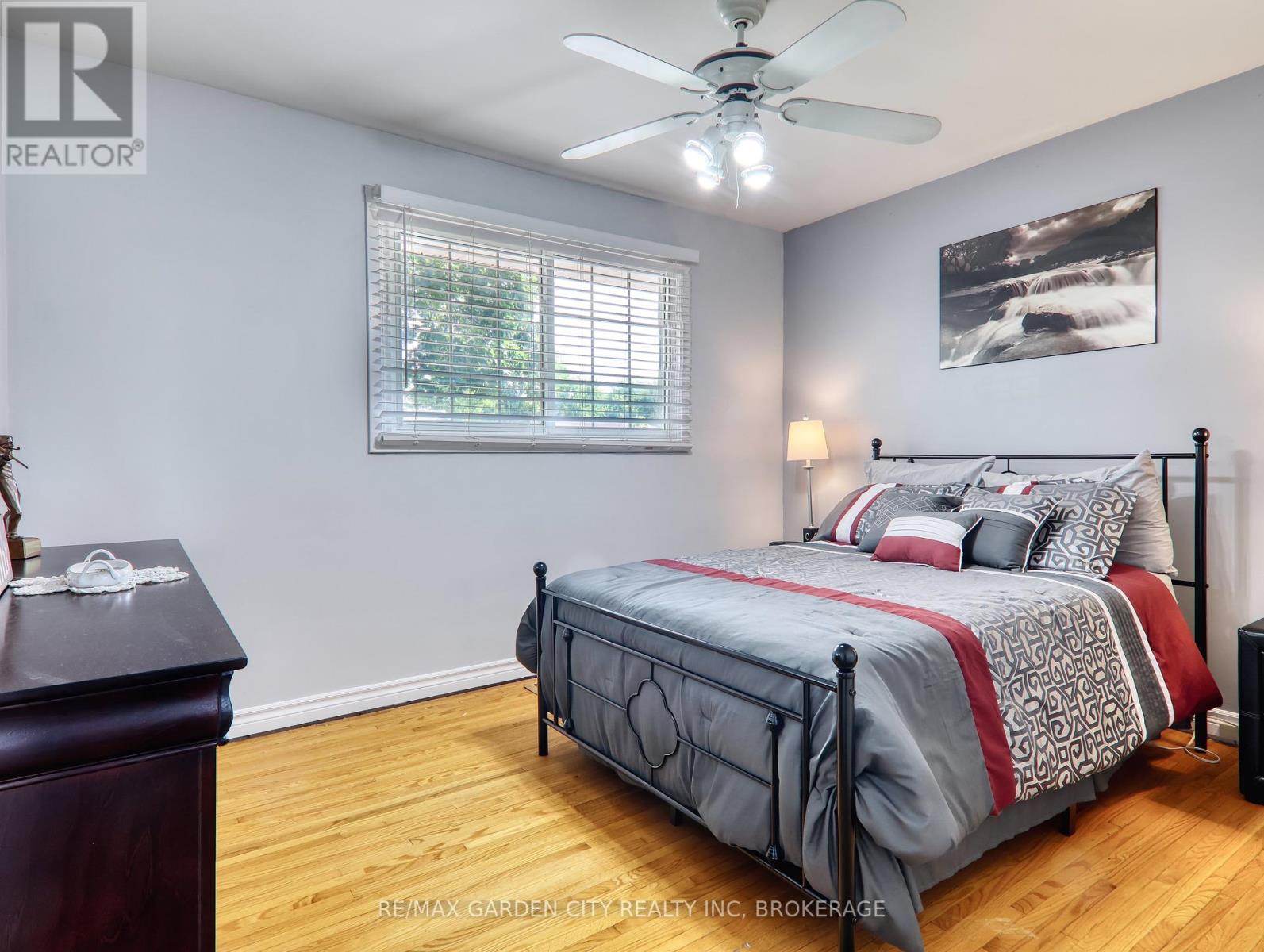 Photo 5 of 7 Chapman Court, St Catharines ON