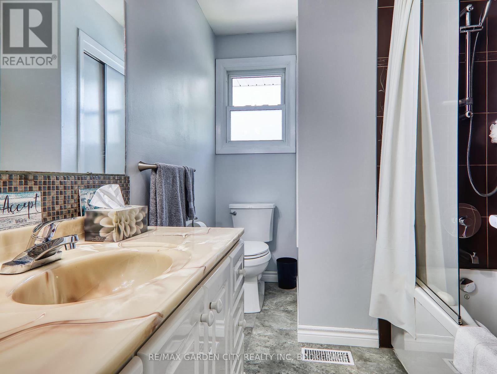 Photo 14 of 7 Chapman Court, St Catharines ON