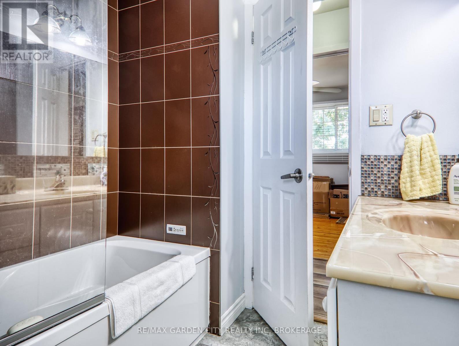 Photo 41 of 7 Chapman Court, St Catharines ON