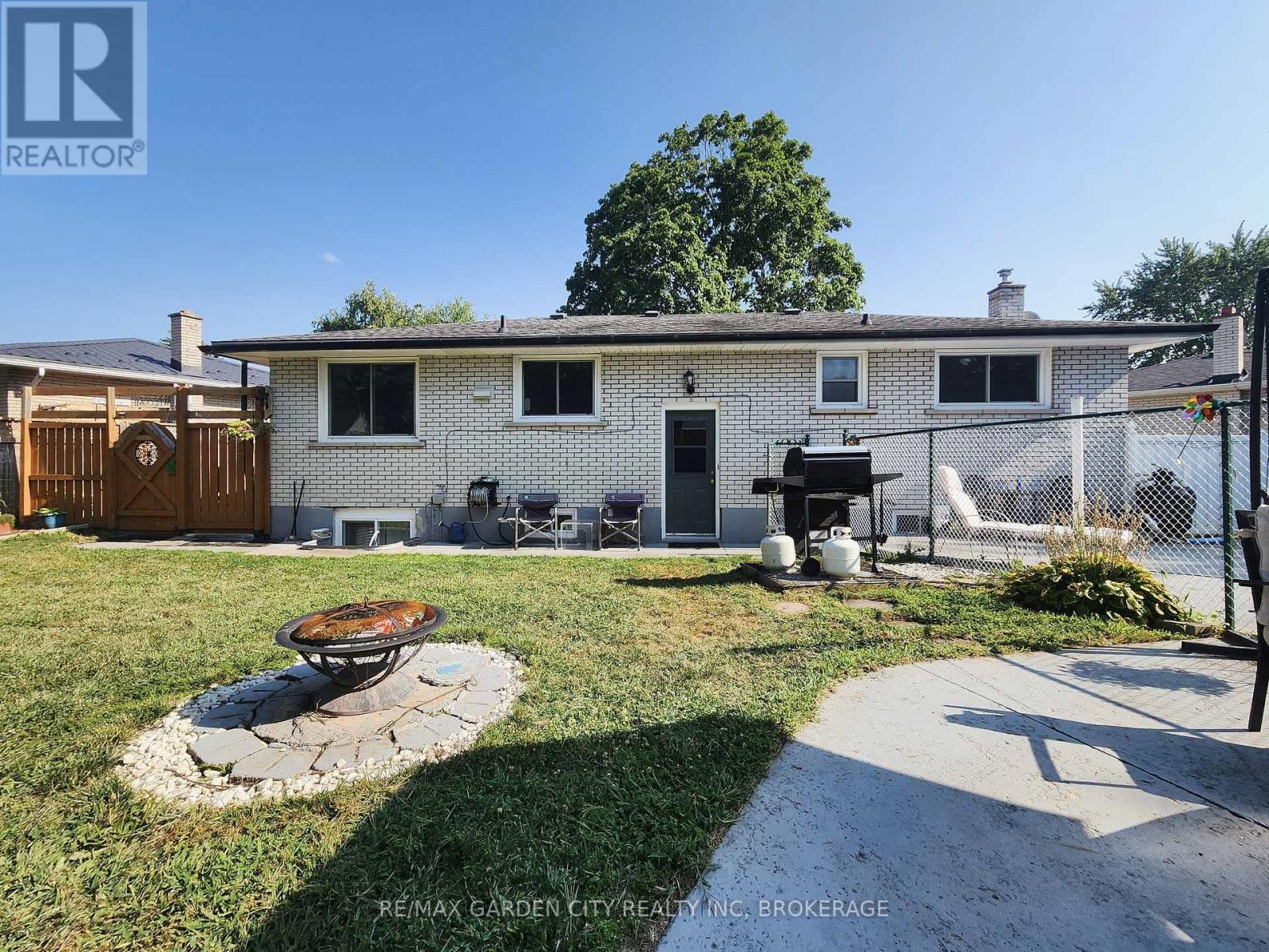 Photo 13 of 7 Chapman Court, St Catharines ON