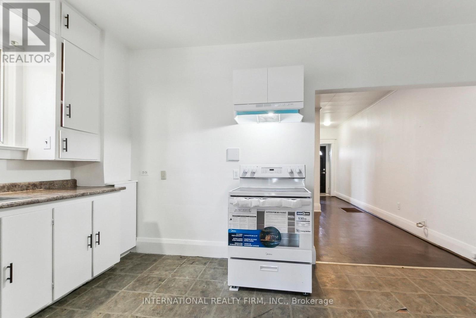 Photo 10 of Upper 279 Cedarvale Avenue, Toronto ON