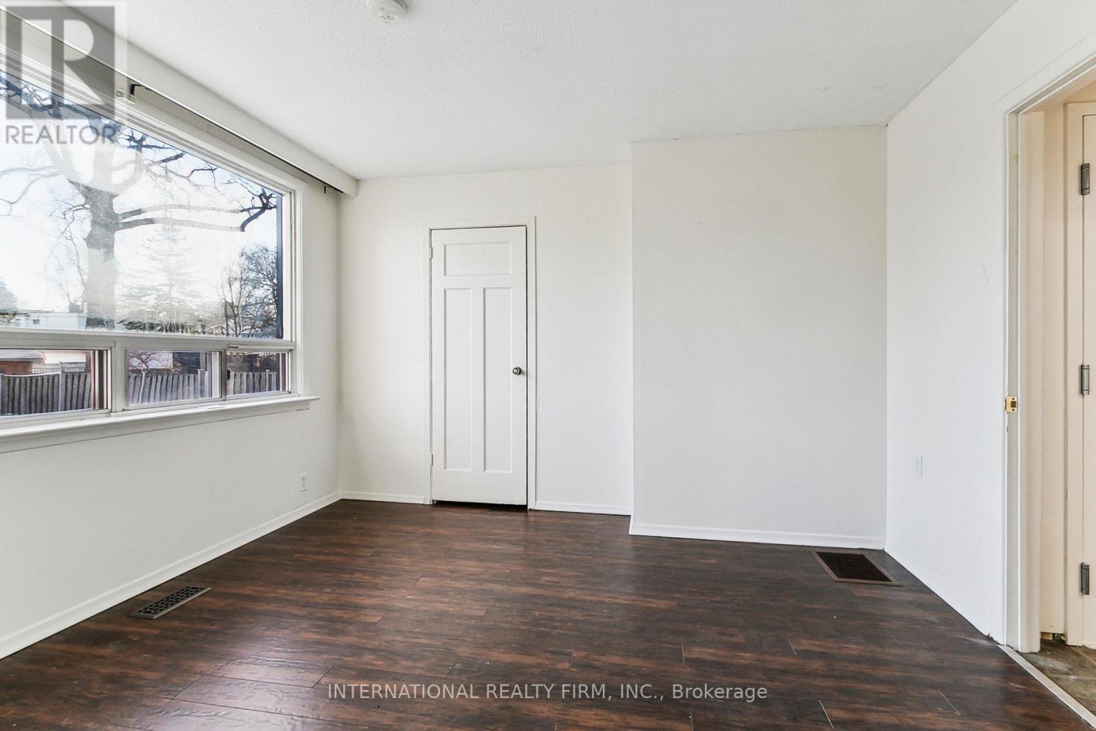 Photo 2 of Upper 279 Cedarvale Avenue, Toronto ON