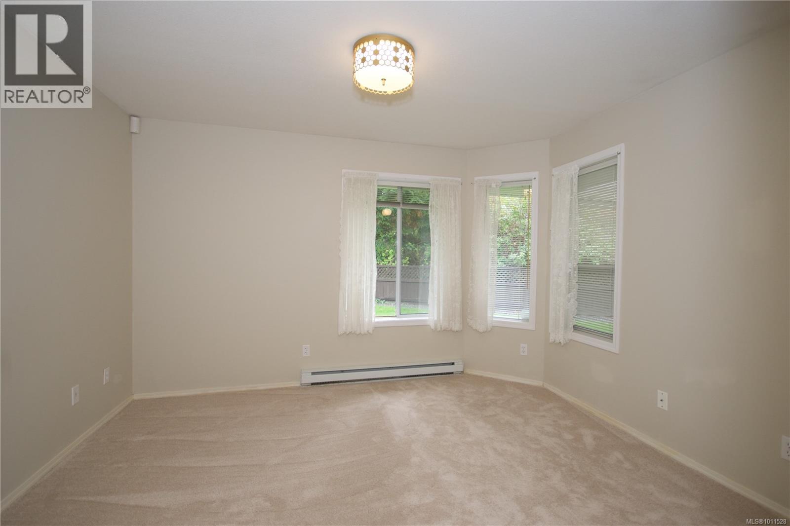 Photo 12 of 33 454 Morison Ave, Parksville BC