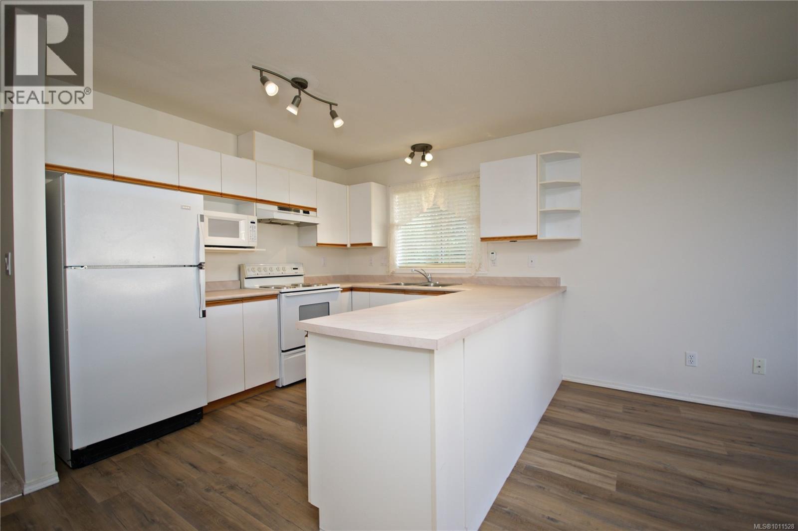 Photo 3 of 33 454 Morison Ave, Parksville BC