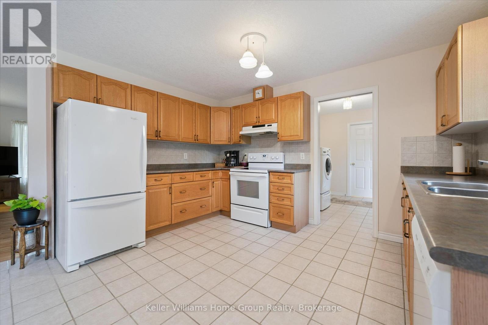 Photo 15 of 750 Dianne Crescent, Centre Wellington ON