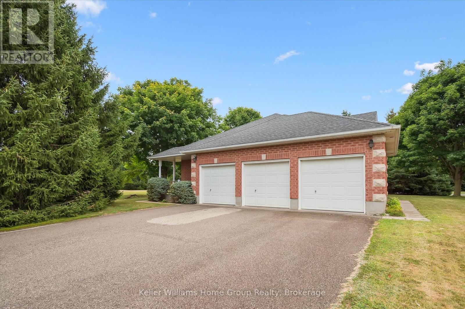 Photo 2 of 750 Dianne Crescent, Centre Wellington ON
