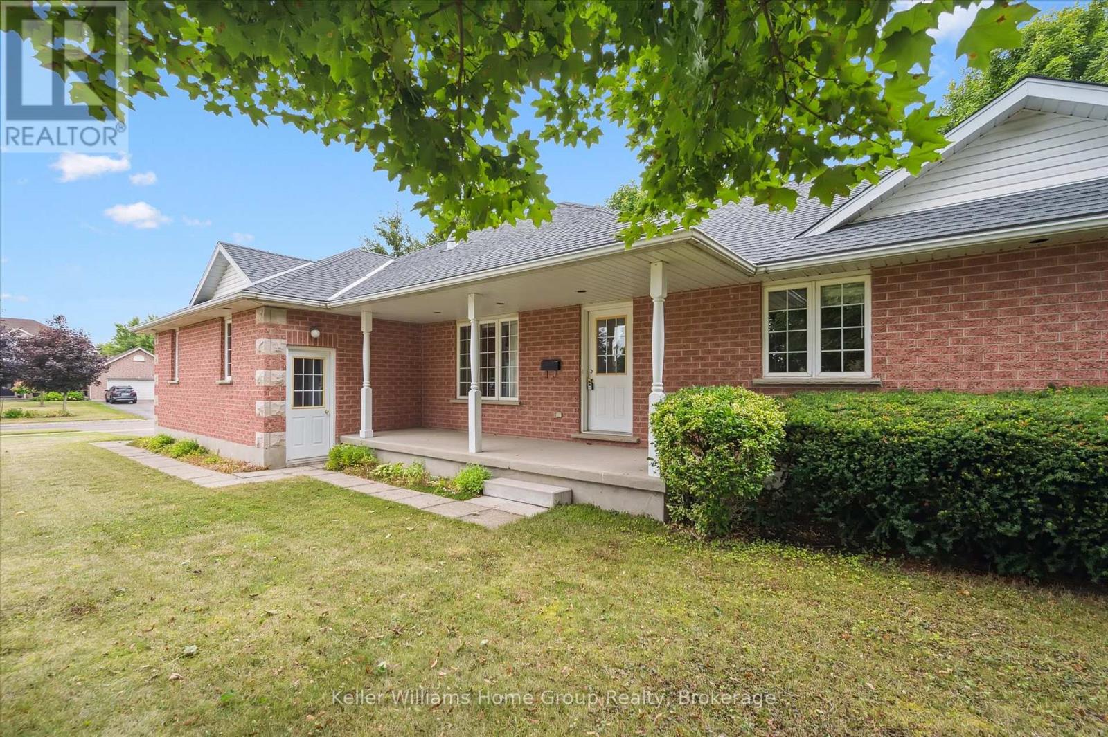 Photo 3 of 750 Dianne Crescent, Centre Wellington ON